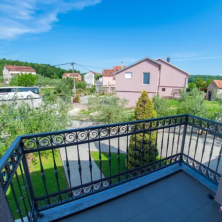 The Olive Escape Vikendica *