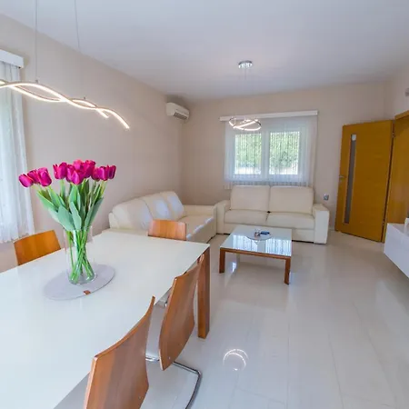 The Olive Escape Vikendica