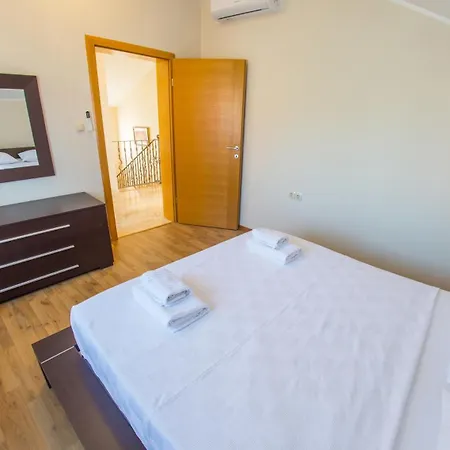 Vikendica The Olive Escape