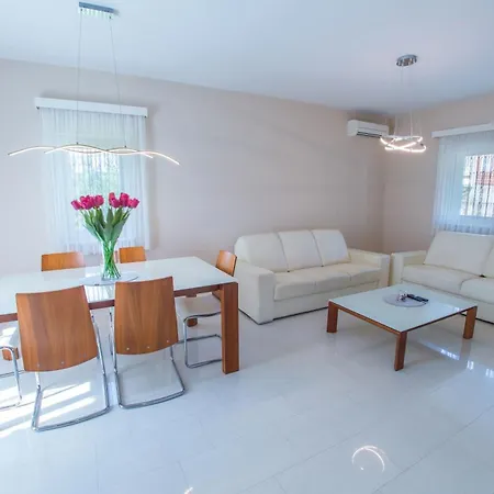 Vikendica The Olive Escape *